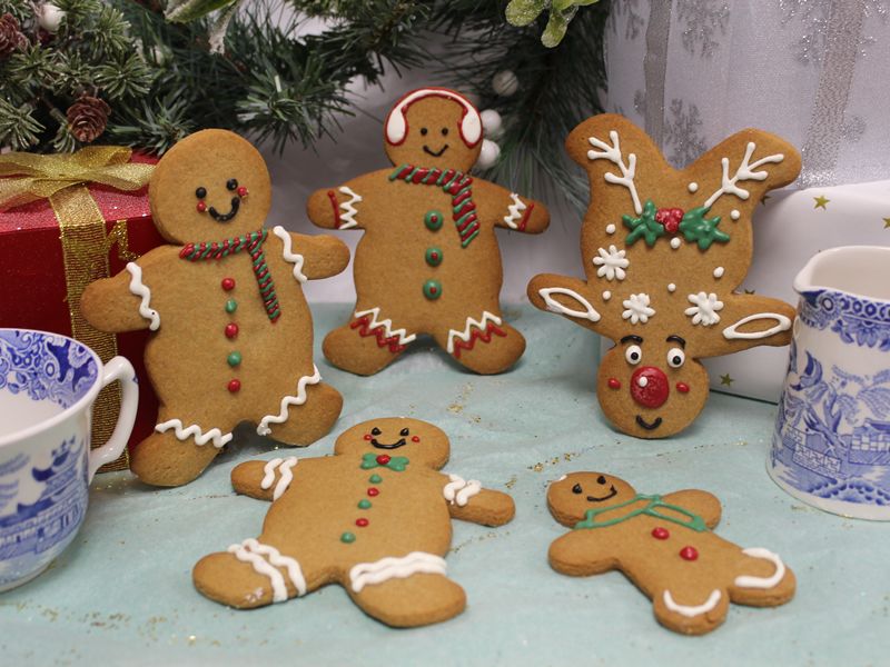 Festive Family Gingerbread Decorating